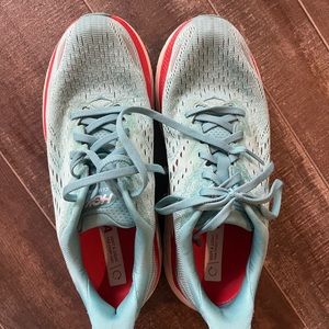 Hoka Clifton 8 women’s size 7